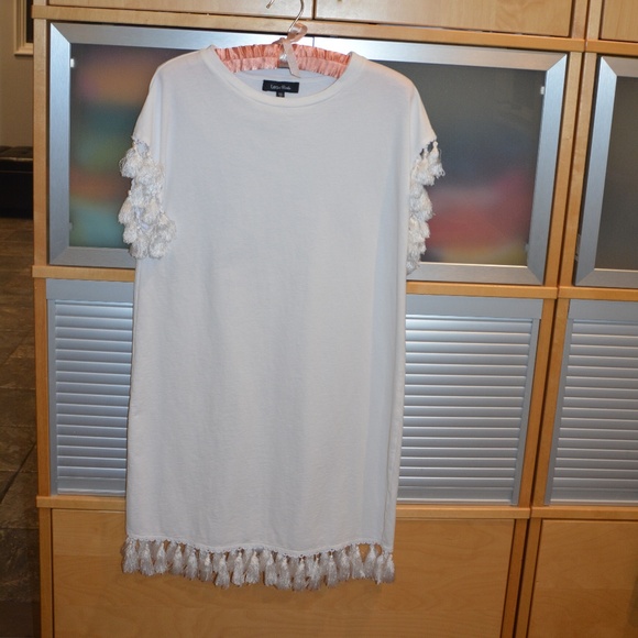 Lea & Viola Dresses & Skirts - Lea & Viola white dress with fringes